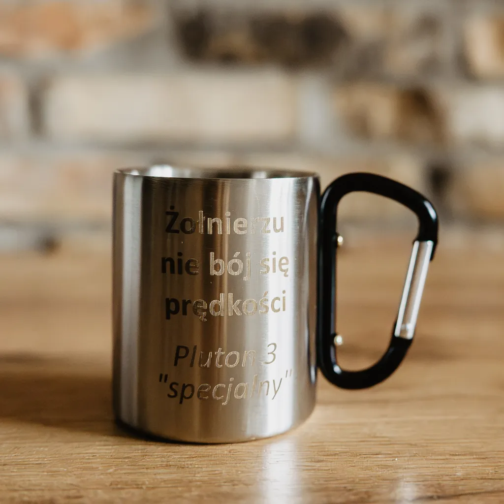 Kubek metalowy z karabińczykiem - własny projekt